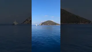 Discover the beauty of Elba sailing on a sailboat! 🌊