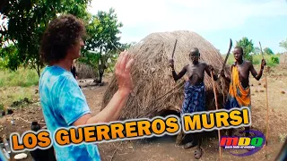 los guerreros mursi la peligrosa tribu africana recibi con machetes en alto a eugenio y a culini