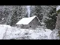 Download Lagu koude winternacht in een verlaten jagersblokhut