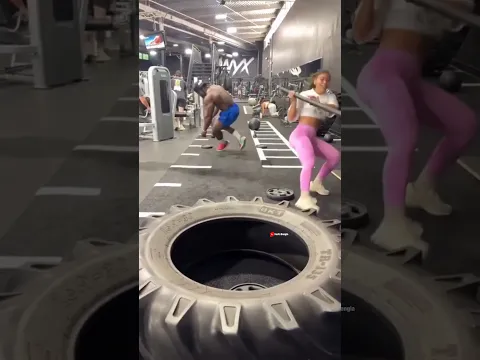 A Normal Girl Defeated a Bodybuilder 😱