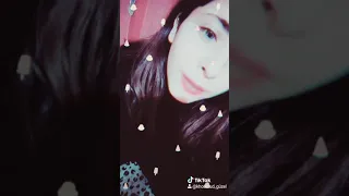 شابة جميلة أبدعت في تقليد الاغاني في تيك توك 