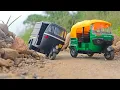 Download Lagu Diecast Model of Bajaj Auto Rickshaw In Action | Tuk Tuk | Scale Models | Auto Legends