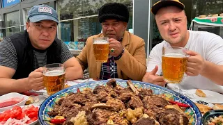 Что едят Узбеки по вечерам? Мясо козы в казане на улице!
