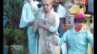 رقصة هنيدي فى صعيدى فى الجامعة الأمريكية 