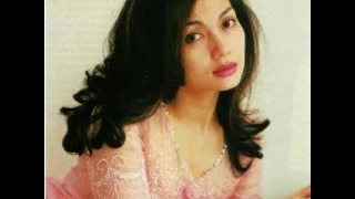 nia daniaty bila kau rindu baliklah bantalmu