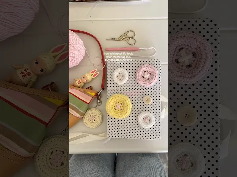crocheting whimsical buttons at a cute cafe, they’re so fun to make!🫶🏼🧚🏻 #crochet #diy
