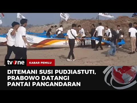 Prabowo Berikan Perahu kepada Nelayan di Pangandaran