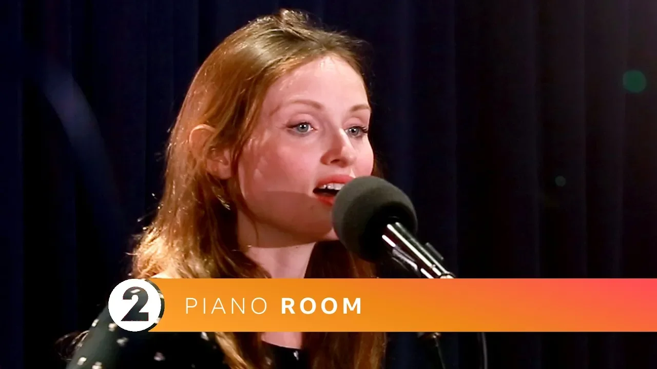 Sophie Ellis-Bextor - Murder On The Dancefloor (Radio 2 Piano Room)