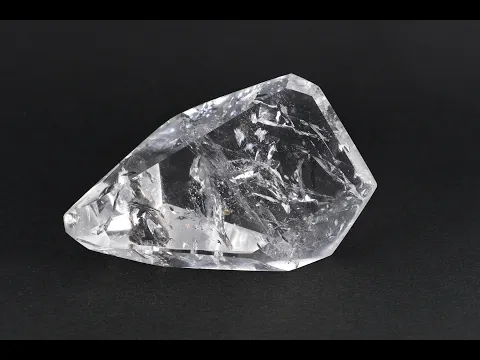 水晶 (クォーツ) 磨き石カット 327g｜天然石 原石 通販 キラリ石