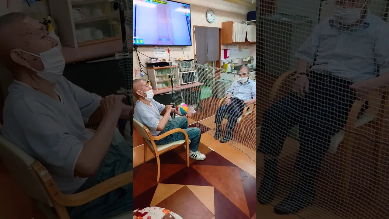 【高齢者向け】紙風船をさらに楽しむ遊び。バレー・スイカ割り・リズム遊びなど