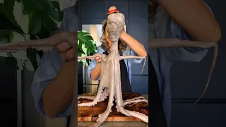 أبو حمودة بكيس مأكولات بحرية Abu Hamoodeh Seafood Boil 