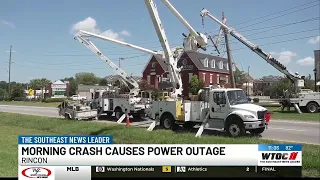 Early morning crash causes power outage in Rincon