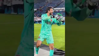 الشناوى يهدي ميداليته الي مصطفى شوبير 