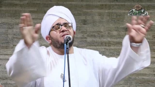 السيدة زينب رئيسة الديوان المنشد محمود الحديوى فى احتفال مولد السيدة زينب بمضيفة الشيخ سعيد الدح 