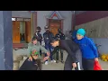 Download Lagu Tajemnicza kobieta chroni samotną matkę przed byłym mężem i teściową.