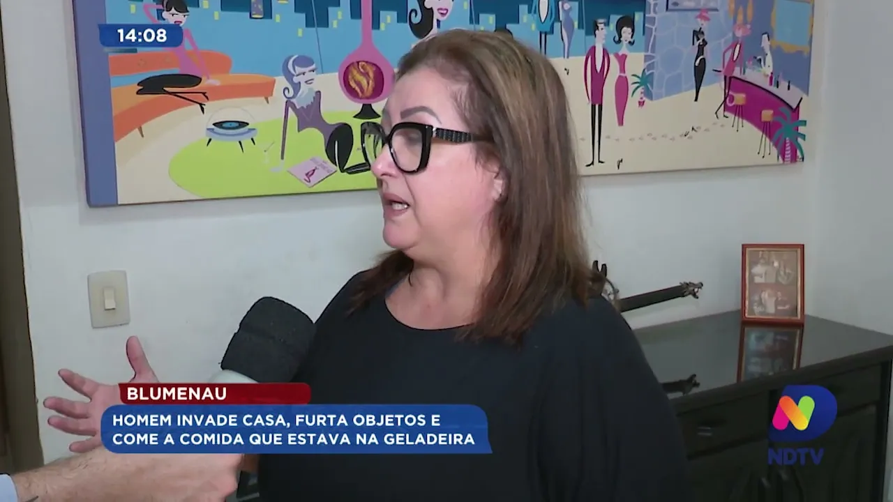 Blumenau: homem invade casa, furta objetos e come a comida que estava na geladeira da casa
