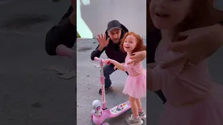 ماشا مبسوطة كتير مع الشرطي بودي   دندنها