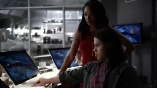 flash meets first time with supergirl race hd in hindi mp4