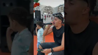 مصطفى عنبة يشعل أجواء الساحل بأغنيته الضاربة  اسند ضهرك واقعد  دندنها