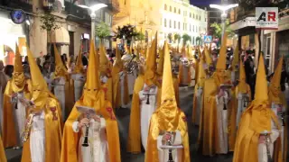 La banda de cabecera interpreta “Monte Calvario” dejando atrás la Plaza de San Francisco.