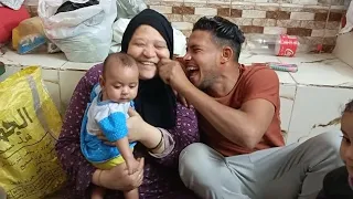 ربنا يبارك لك ويخليك ليا يا امي ويديك الصحه وربنا يبارك فيك اللي مع امه مع الدنيا كلها      دندنها