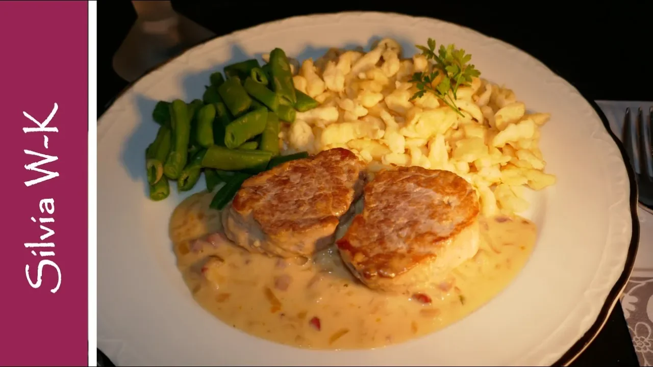 Low Carb Rezept - Gefülltes Schweinefilet auf Zucchettigemüse