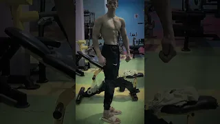 انا خايف يبني عليك الطبيعي جيم عضلات البطن الطبيعي يكسب رياضة كمال اجسام 