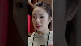 رفع المعلم تشانغ بعناية يون شو إلى الأسفل من الارتفاع PerfectAndCasual 