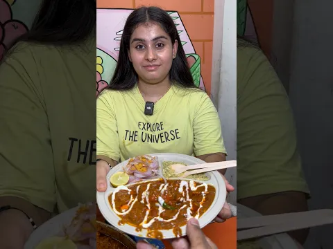 Cute😂Girl Selling Kathi kabab only 170rupees🫣😱 #trending #youtubeshorts