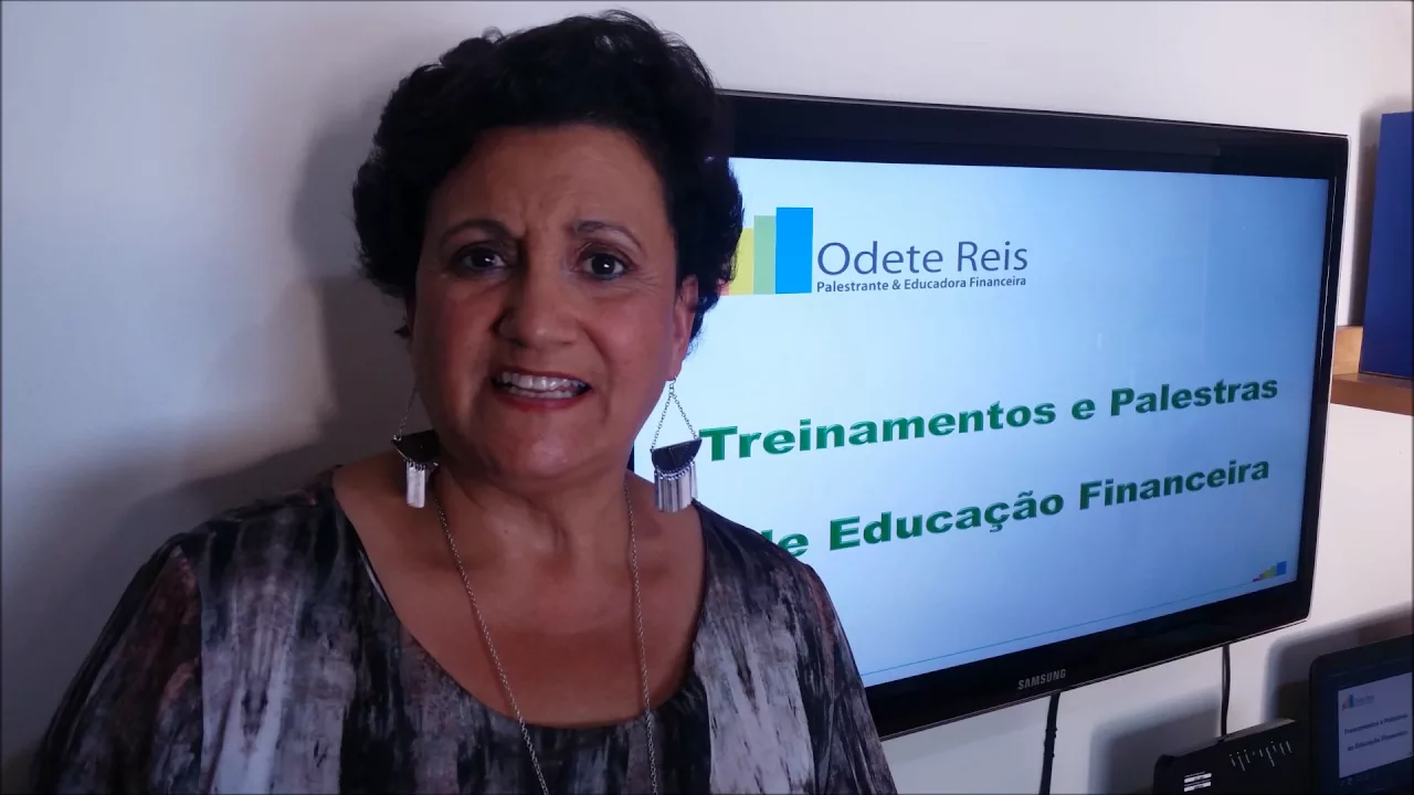 QUANDO DEVO PAGAR COM CARTÃO DE DÉBITO OU CARTÃO DE CRÉDITO?
