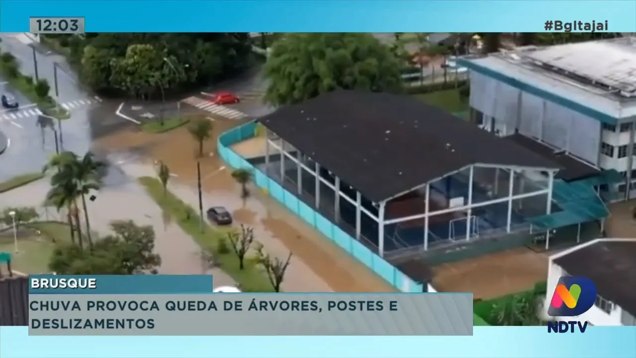 Chuva provoca queda de árvores, postes e deslizamentos em Brusque