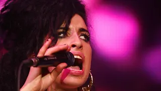 Download (Better Quality) Amy Winehouse | Back To Black - Live AOL Winter Warmer 2006 MP3