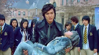 بنت فقيرة بتتنقل لمدرسة جديدة للأغنياء وبس ف بيتنمروا عليها ولكن اغنى شاب هناك بيقع فى حبها 