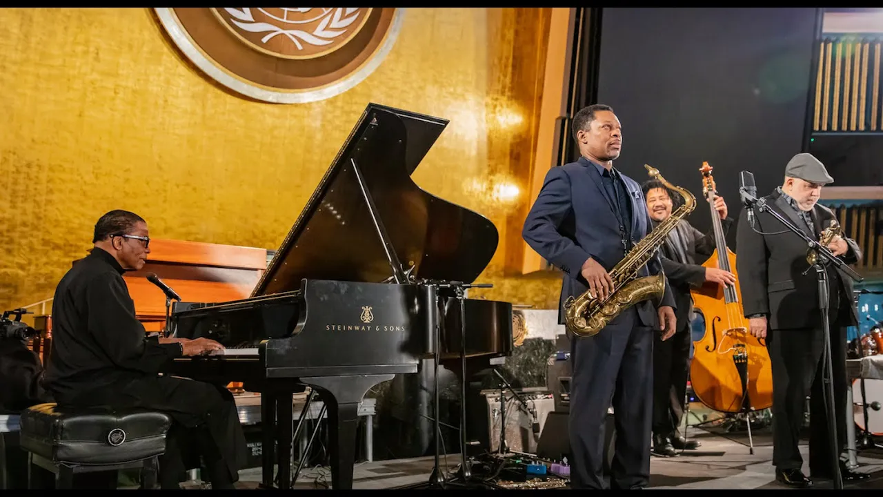 Herbie Hancock, Ravi Coltrane, Zakir Hussain: "Maiden Voyage" | International Jazz Day 2022 Herbie Hancock, Ravi Coltrane, Zakir Hussain: "Maiden Voyage" | International Jazz Day 2022