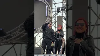 ظهور مي كساب علي مسرح مع اوكا في حفله تخرج 