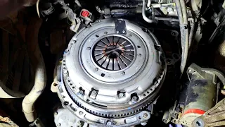 Выкрутил Болтик. Как снять Коробку Передач и Катализатор Volvo V50 1.6D D4164T Цилиндр сцепления.