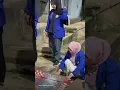 Download Lagu Pak Harsudi ubah limbah jadi karpet daur ulang, simbol ketekunan dan inspirasi kita #shorts