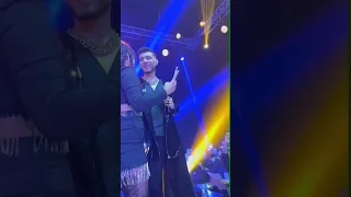 الشامي يبوس المعجبات 