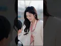 무술 거지 꼬마가 미녀 총재 향한 총알을 맨손으로 받아냄! 다음 초 총재가 그의 목걸이 옥패 보고 "오빠" 외침, 남매 손잡고 진범 색출! 일곱 총재 누나가 천억 재산 바치며 번갈