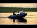 Download Lagu Nelayan Mengarungi Sungai dengan Perahu Lambat Saat Matahari Terbenam