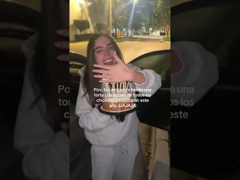 Me hicieron una torta con la cara de mis exs HAJAJA