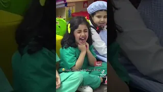 بنت تبكي بعد ما سمعت صوت والدها بنت الوالدين براءة براءة الأطفال 