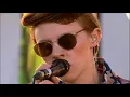 La Roux - Bulletproof (live Glastonbury 2009)