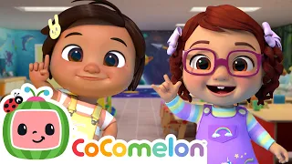 Sing Along ASL ABC's 🎶| Learn Sign Language | CoComelon Nina's Familia