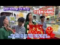 Download Lagu Làm Tóc xong Trung và Trinh đã mặt tại Tiệm Vàng Nhận Quà Khủng từ MTQ Trung nhìn Trinh Lé mắt