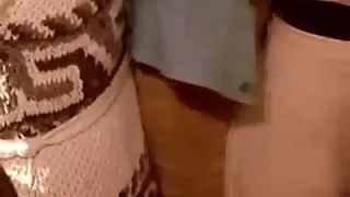 زحمه الاتوبيس موقف محرج من فتاه داخل حافله وشاب يحتضنا دون قصد 