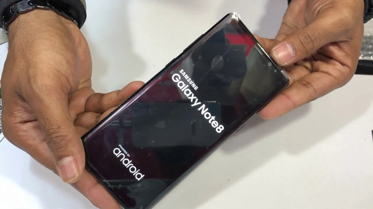 [ PEMBUKTIAN ]Cara Memperbaiki Layar Retak Menggunakan LEM tanpa Menggantinya