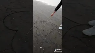 انا مستنى بس اشارة واستناك دندنها