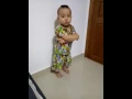 Download Lagu Em bé 2 tuổi lì bị mẹ phạt