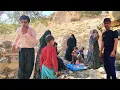 Download Lagu ❄️👨‍👩‍👧‍👦 Abu's family is on a trip to get firewood for the winter and visit his mother's family 🪓